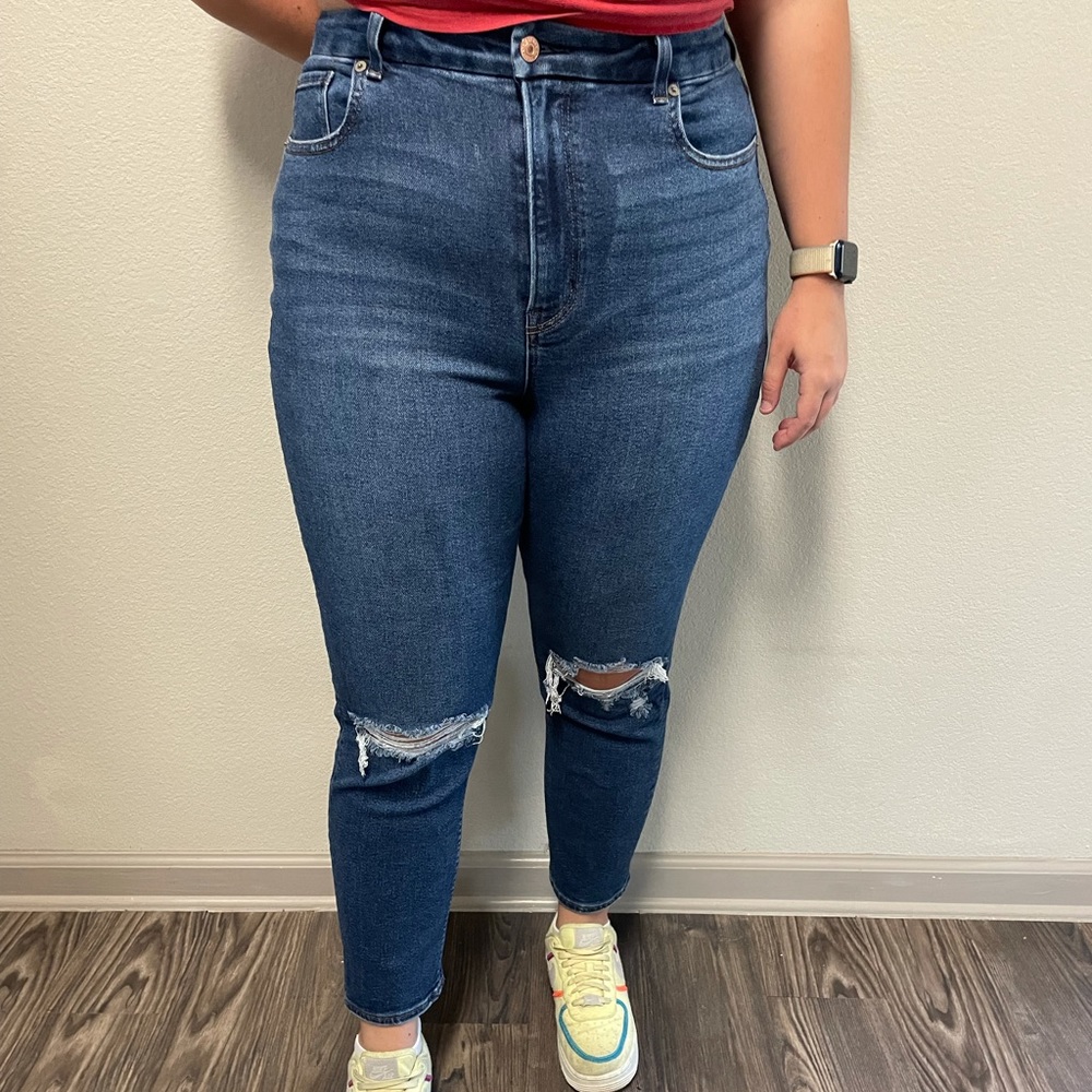 High Waisted Dark Wash American Eagle Jeans